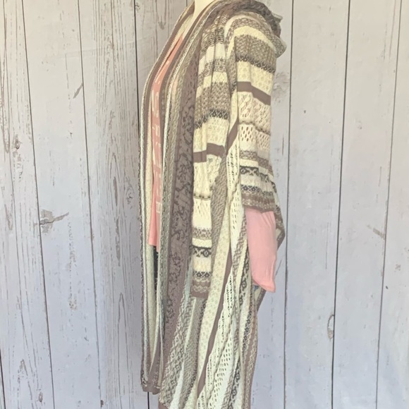 🎉Host Pick🎉 Women’s Billabong Striped Cardigan Sweater - Picture 2 of 7